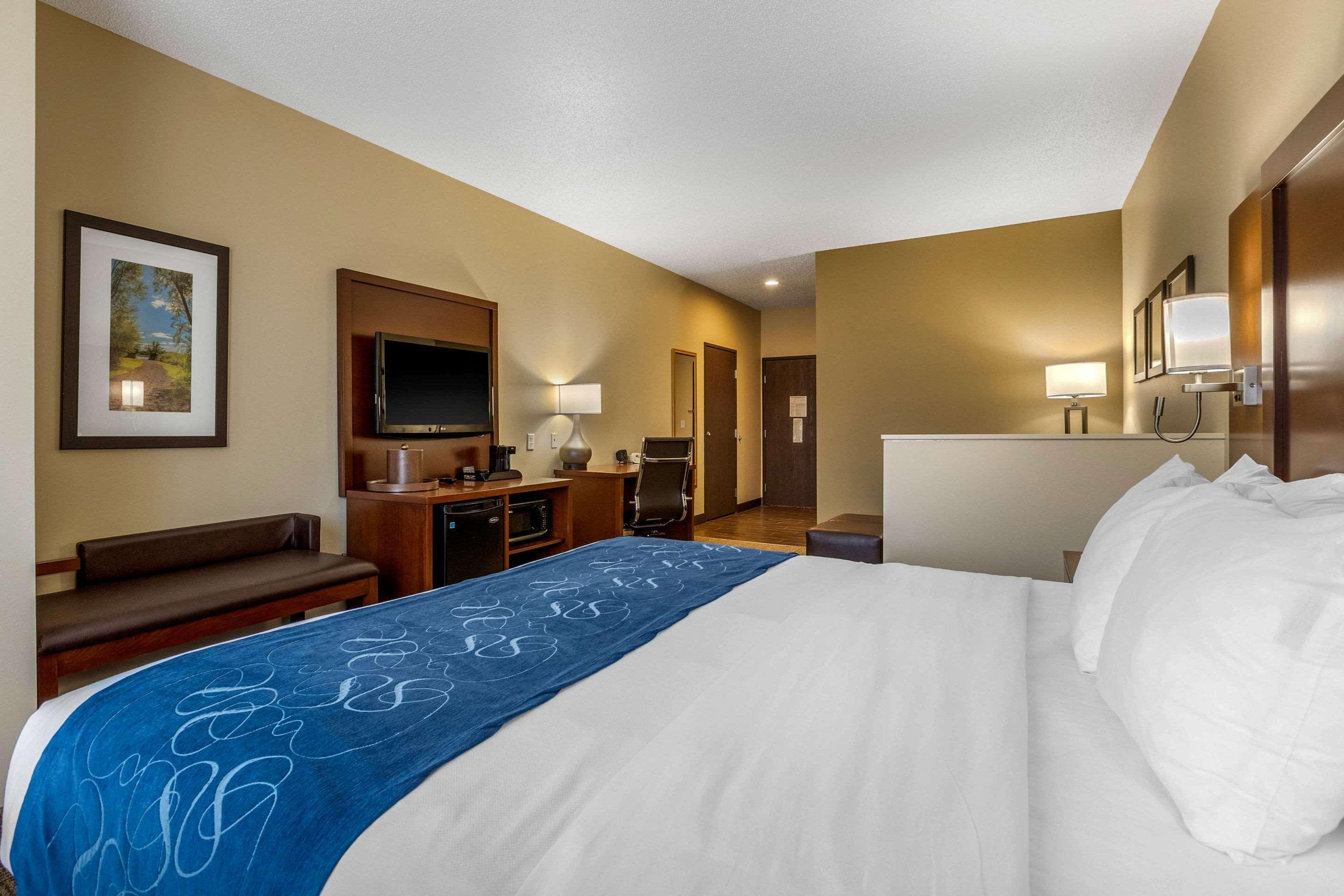 Comfort Suites Cedar Falls Exterior foto