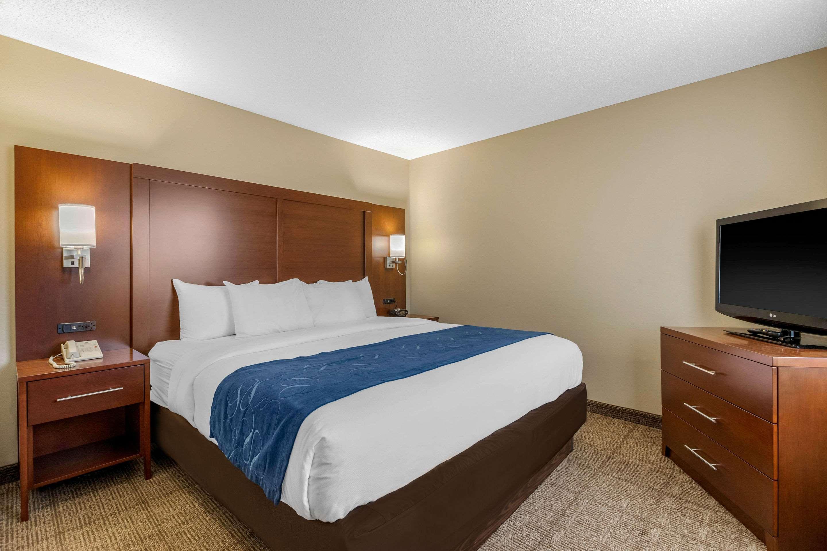 Comfort Suites Cedar Falls Exterior foto